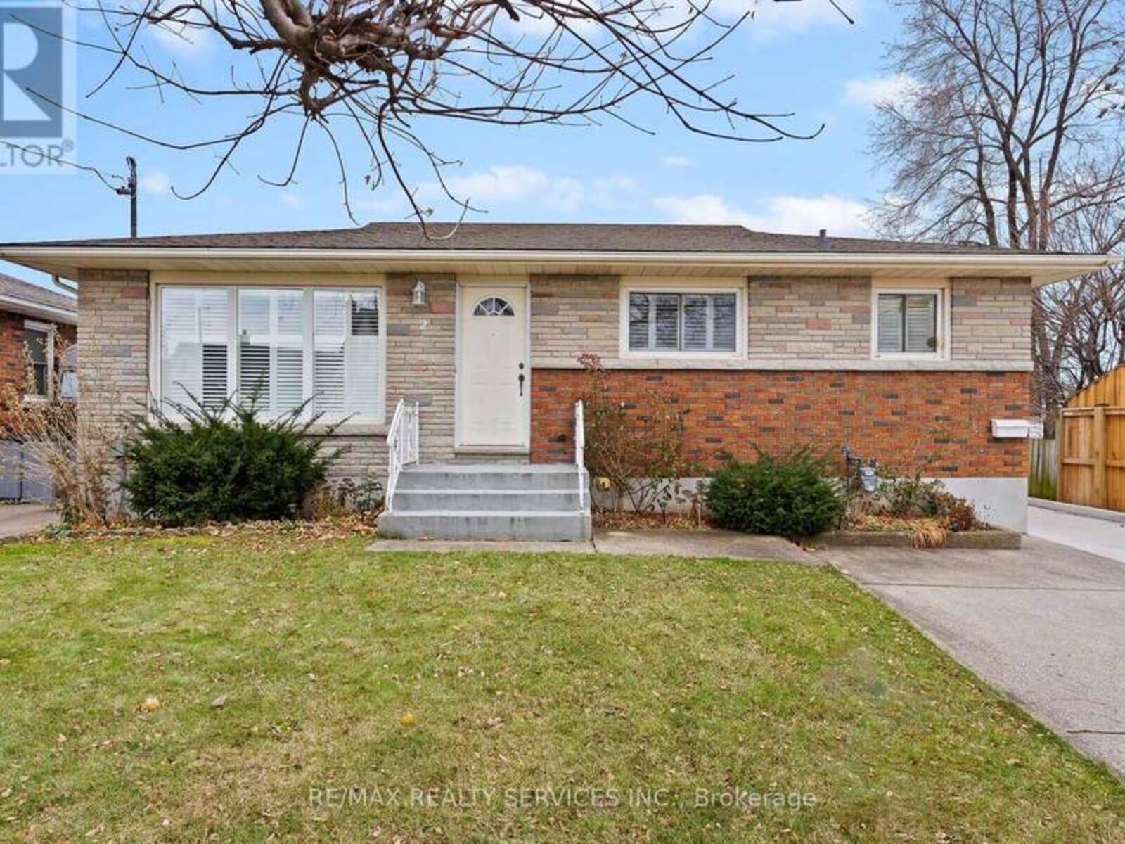 2 ANDERSON STREET, St. Catharines, Ontario L2M 5C9