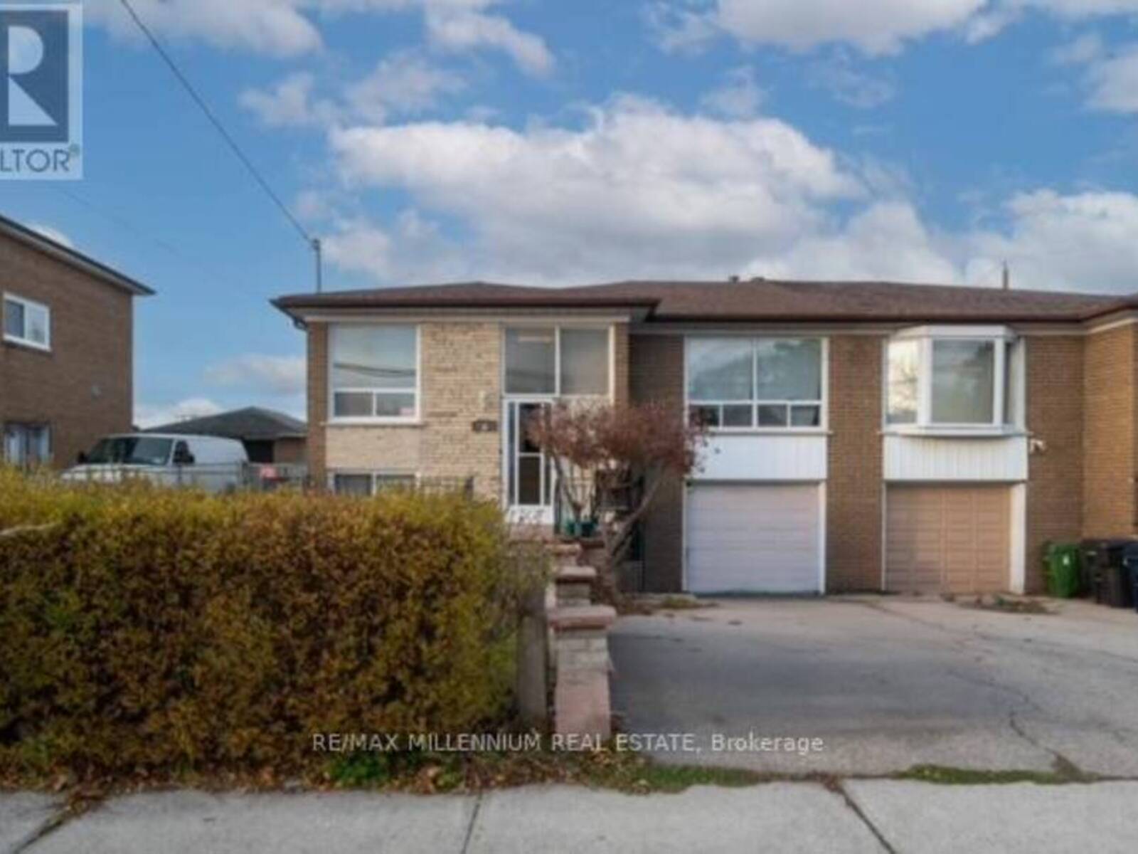 98 SPENVALLEY DRIVE, Toronto, Ontario M3L 1Z3