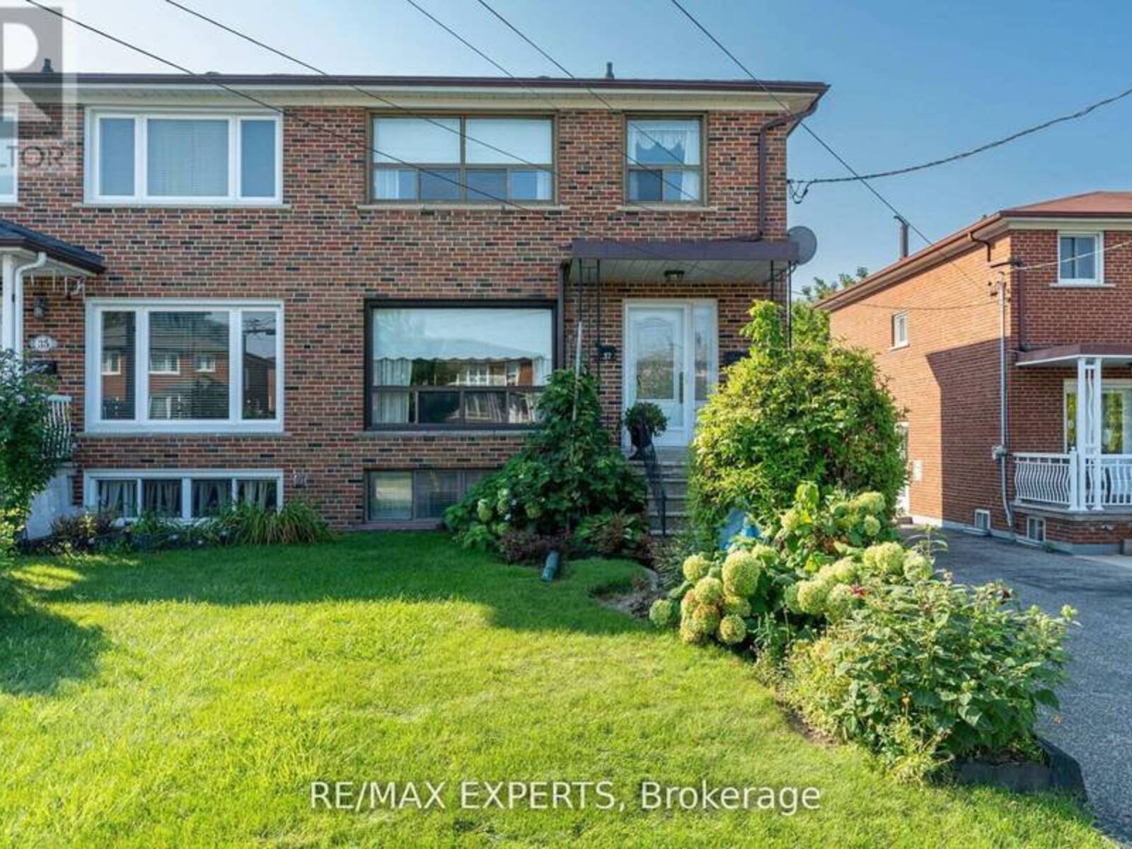 37 DONOFREE ROAD, Toronto, Ontario M6L 2P4