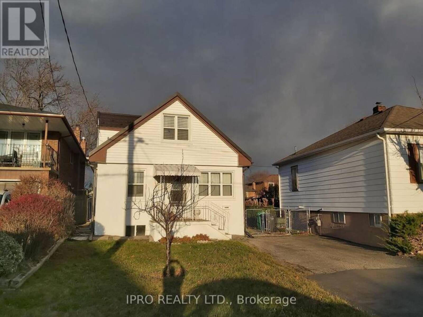 1059 WESTMOUNT AVENUE, Mississauga, Ontario L5E 1X5