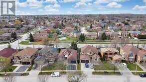 85 CITYVIEW CIRCLE | Barrie Ontario | Slide Image Three