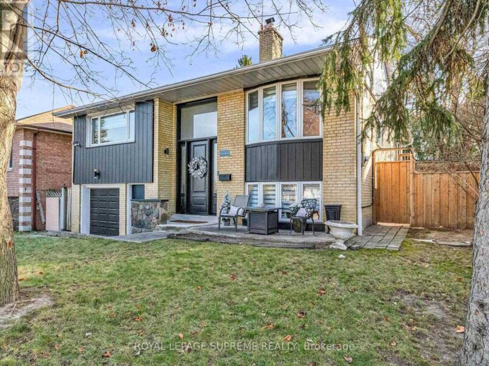 19 LITTORAL PLACE, Toronto, Ontario M9P 1T8