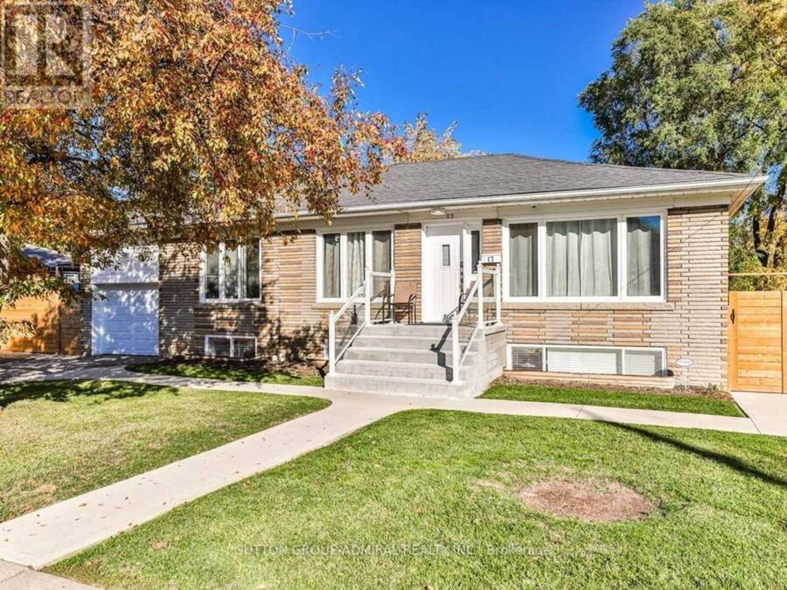 17 DORCHESTER DRIVE, Toronto, Ontario M3H 3J2