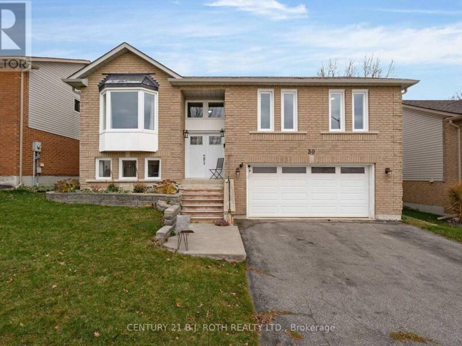 30 FRONTIER AVENUE, Orillia, Ontario L3V 7S8