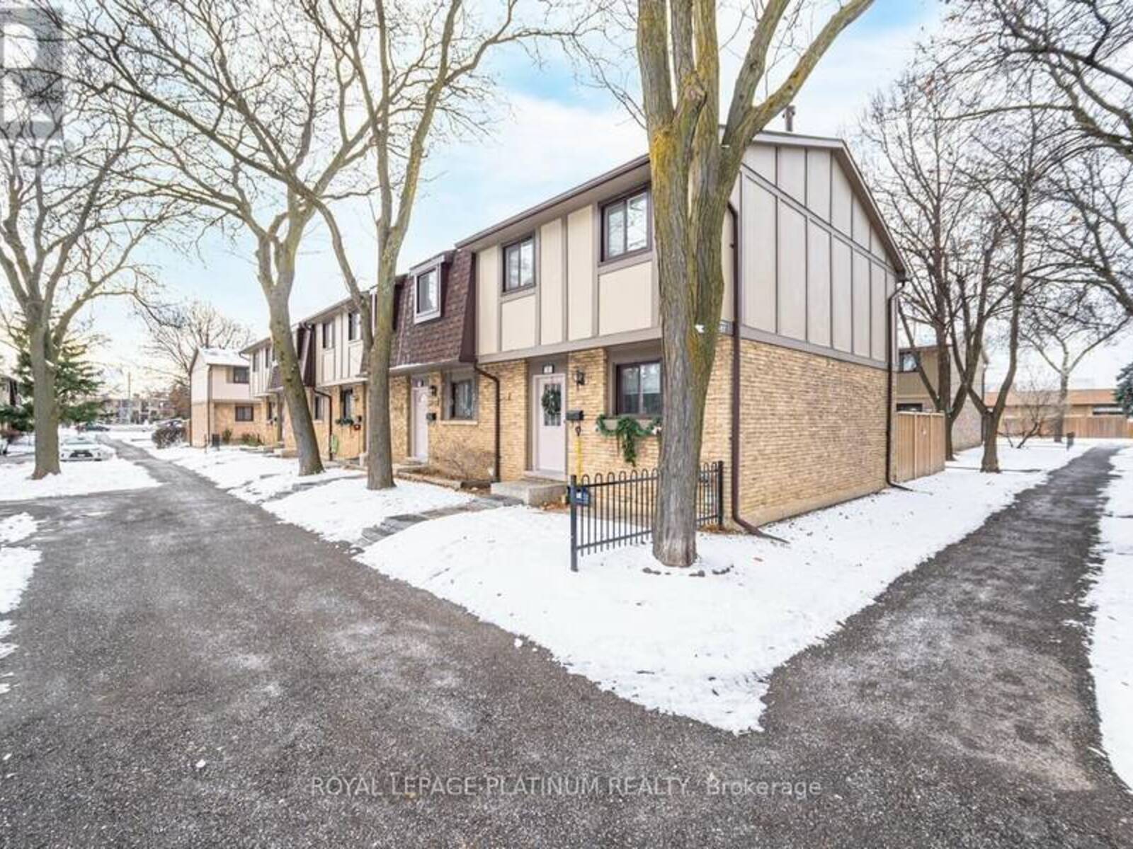 54 - 105 HANSEN ROAD N, Brampton, Ontario L6V 3C9