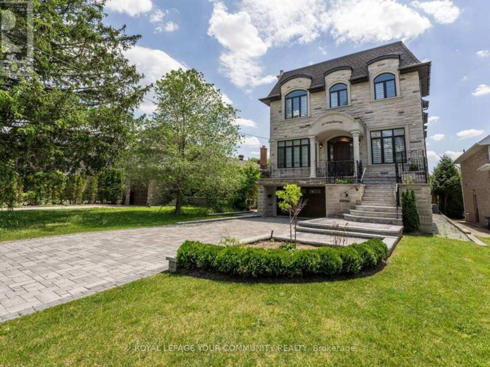 107 YONGHURST ROAD S, Richmond Hill, Ontario L4C 3T3