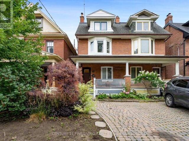 35 COLUMBINE AVENUE Toronto Ontario, M4L 1P4