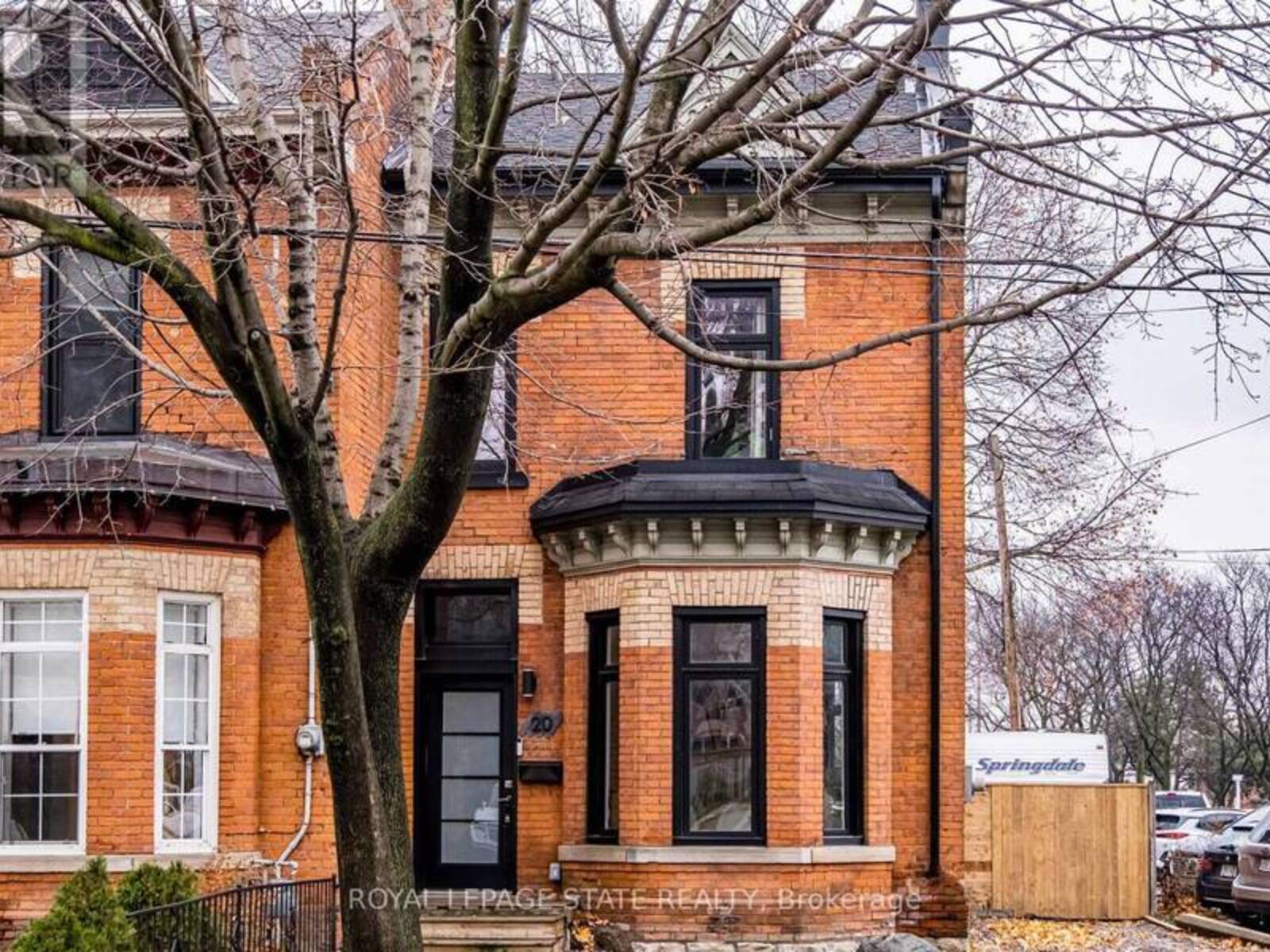 20 PETER STREET, Hamilton, Ontario L8R 1T2