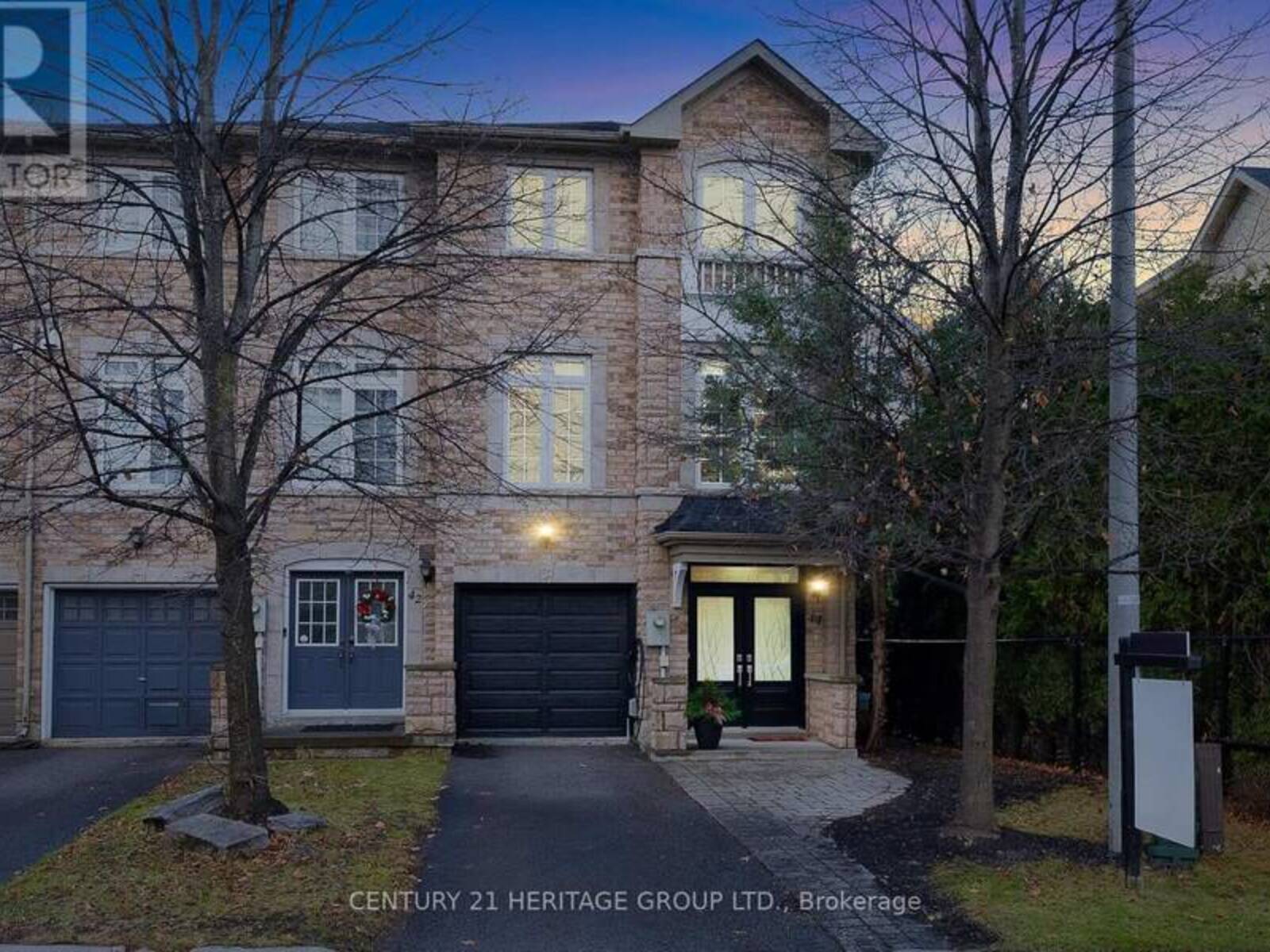 44 BURGON PLACE, Aurora, Ontario L4G 7Y2