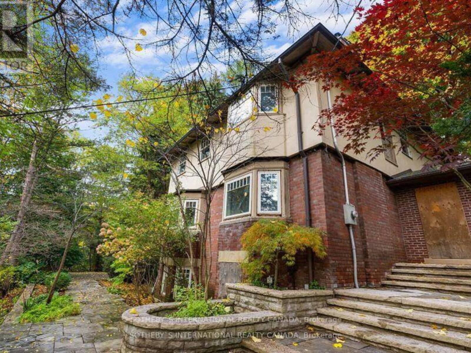 56 ROXBOROUGH DRIVE, Toronto, Ontario M4W 1X1