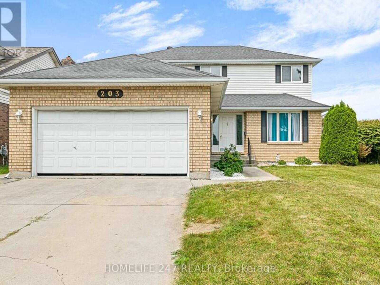 203 SOMERVILLE STREET, Tecumseh, Ontario N8N 4E7