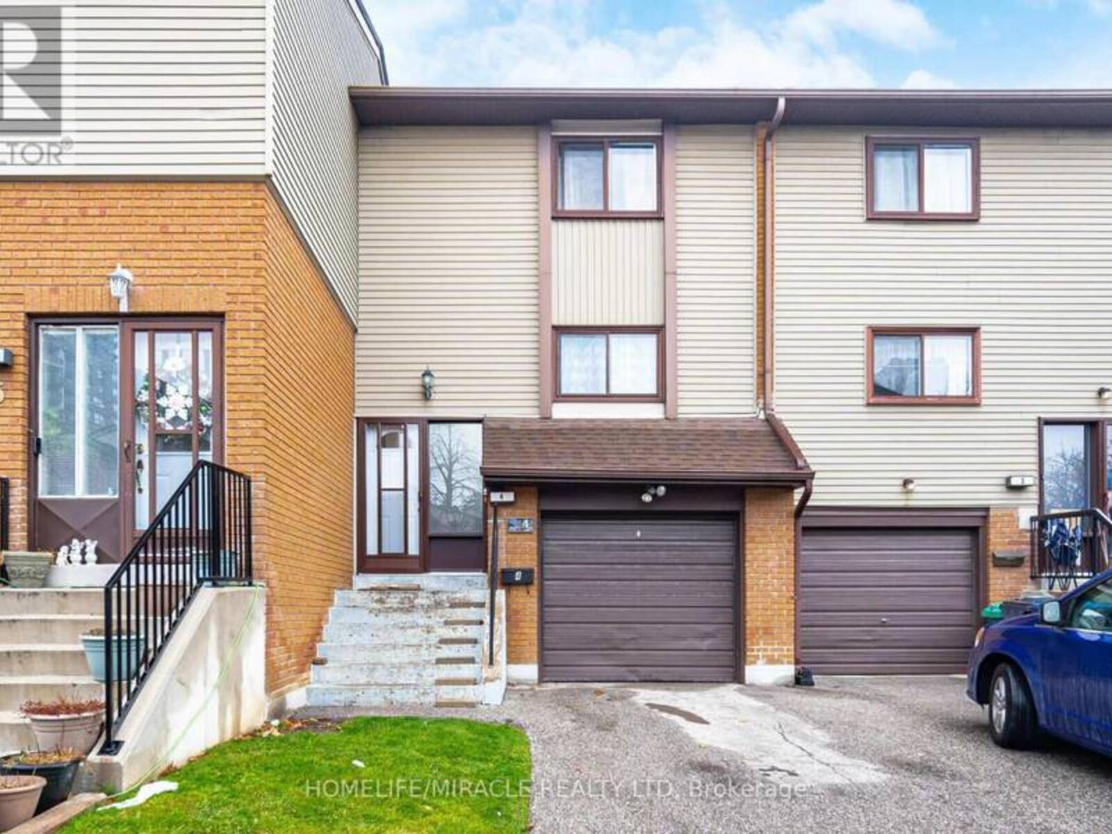 4 CARLETON PLACE, Brampton, Ontario L6T 3Z4