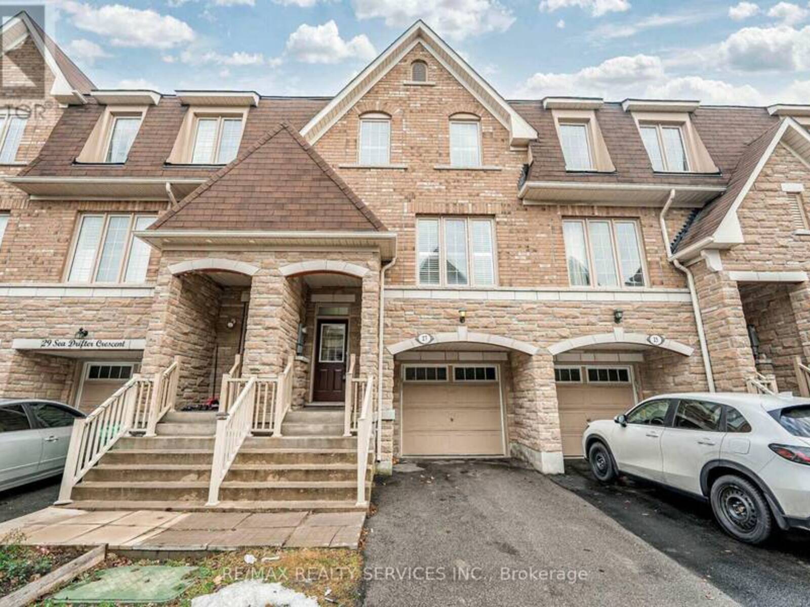 27 SEA DRIFTER CRESCENT, Brampton, Ontario L6P 4A9