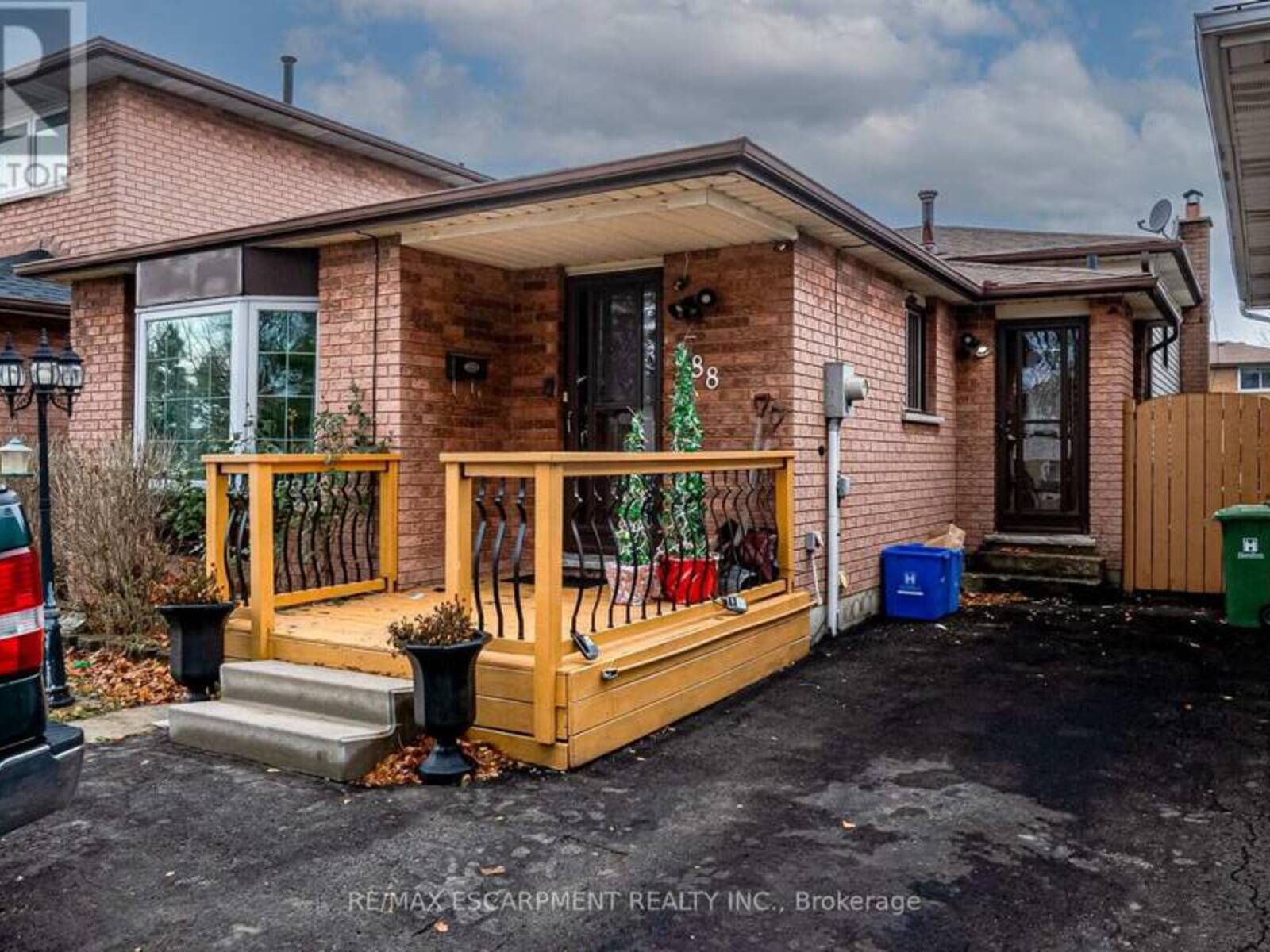 188 CLIFTON DOWNS ROAD, Hamilton, Ontario L9C 2P6