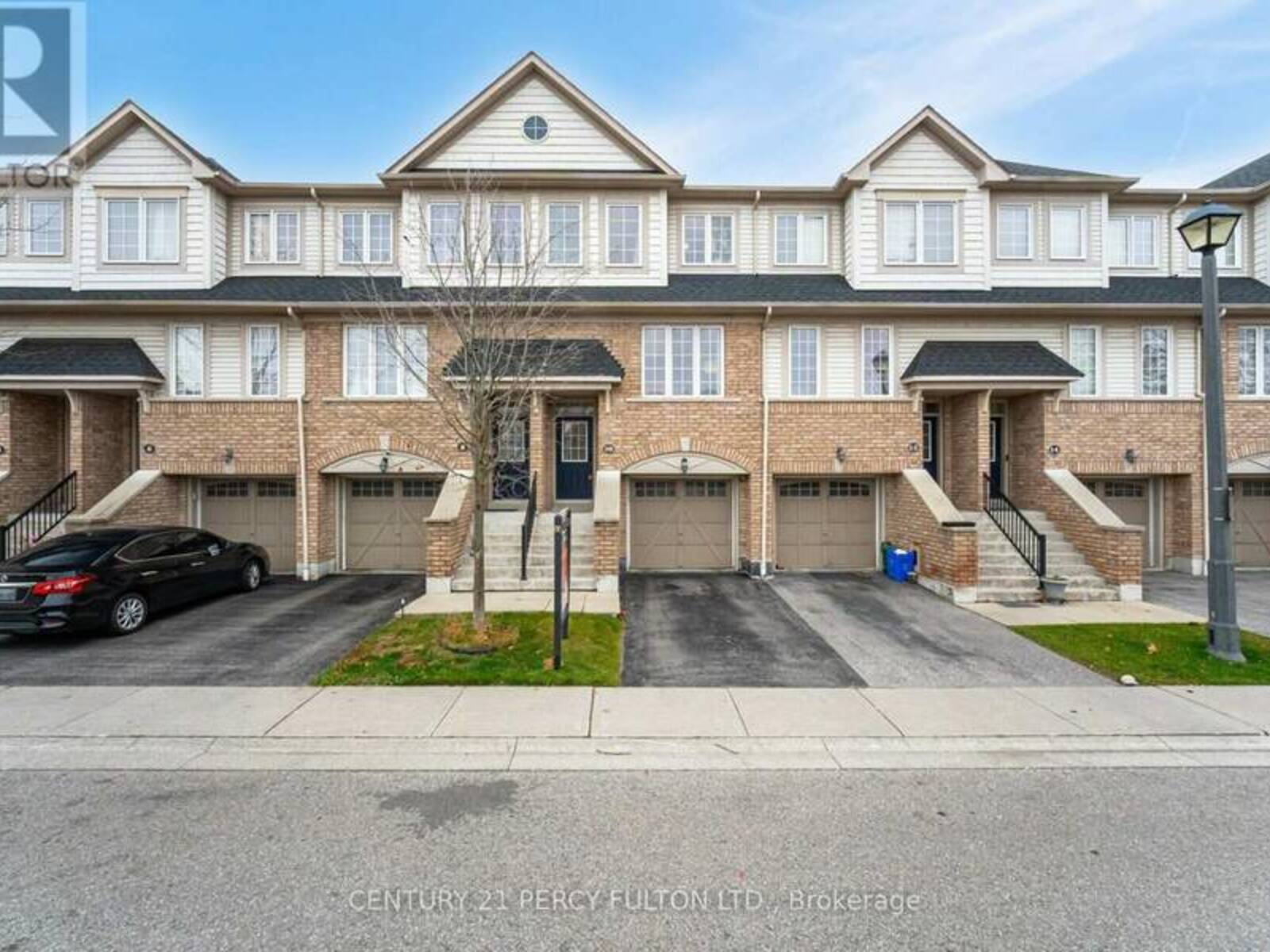 10 OAKINS LANE, Ajax, Ontario L1T 0H2