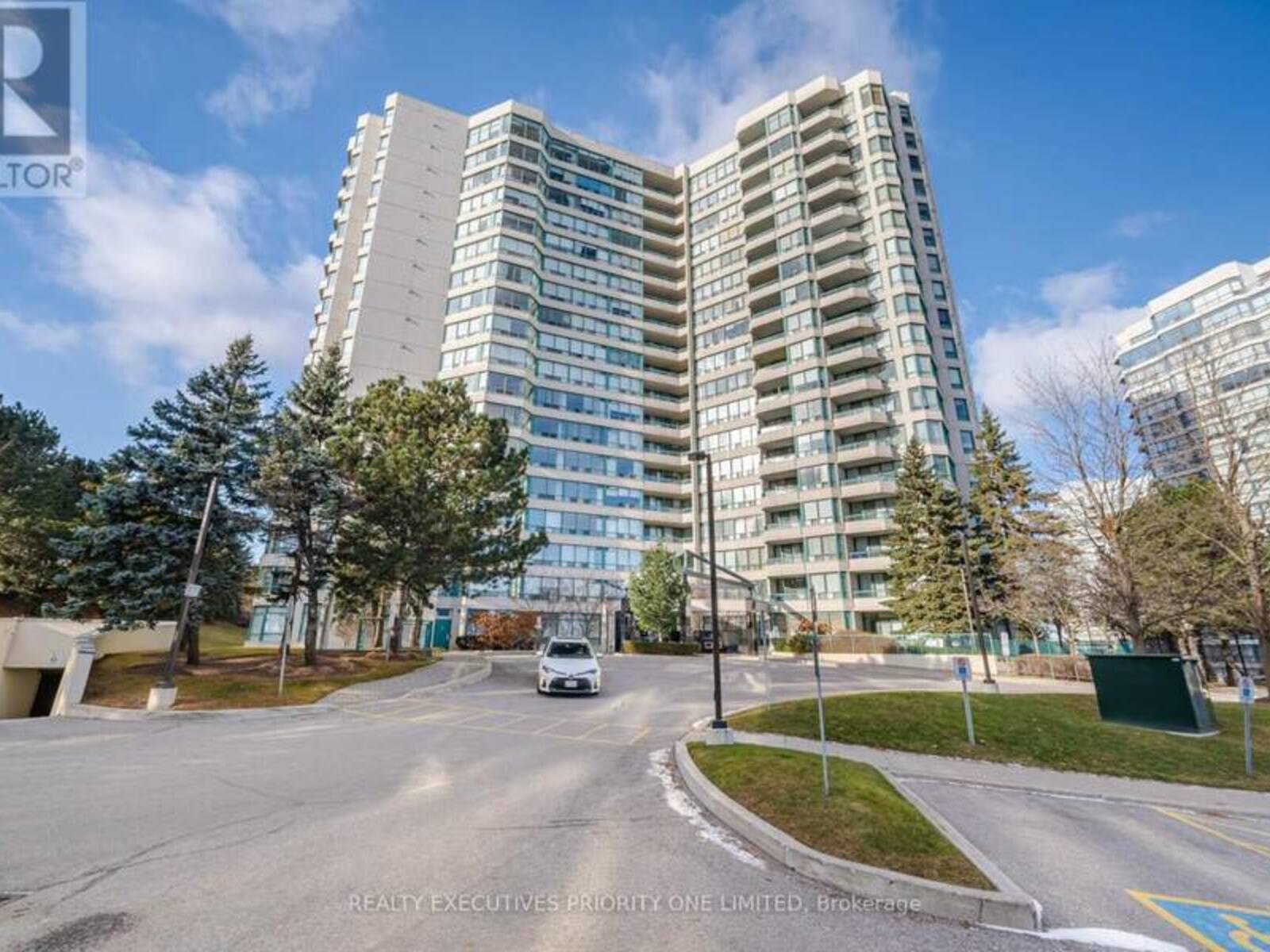 705 - 7250 YONGE STREET, Vaughan, Ontario L4J 7X1