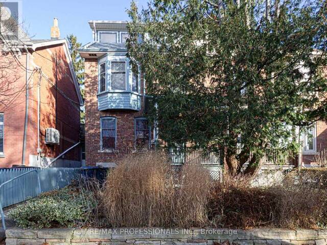 737 PALMERSTON AVENUE Toronto Ontario, M6G 2R3