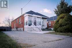 124 NORTH WOODROW BOULEVARD | Toronto Ontario | Slide Image Two