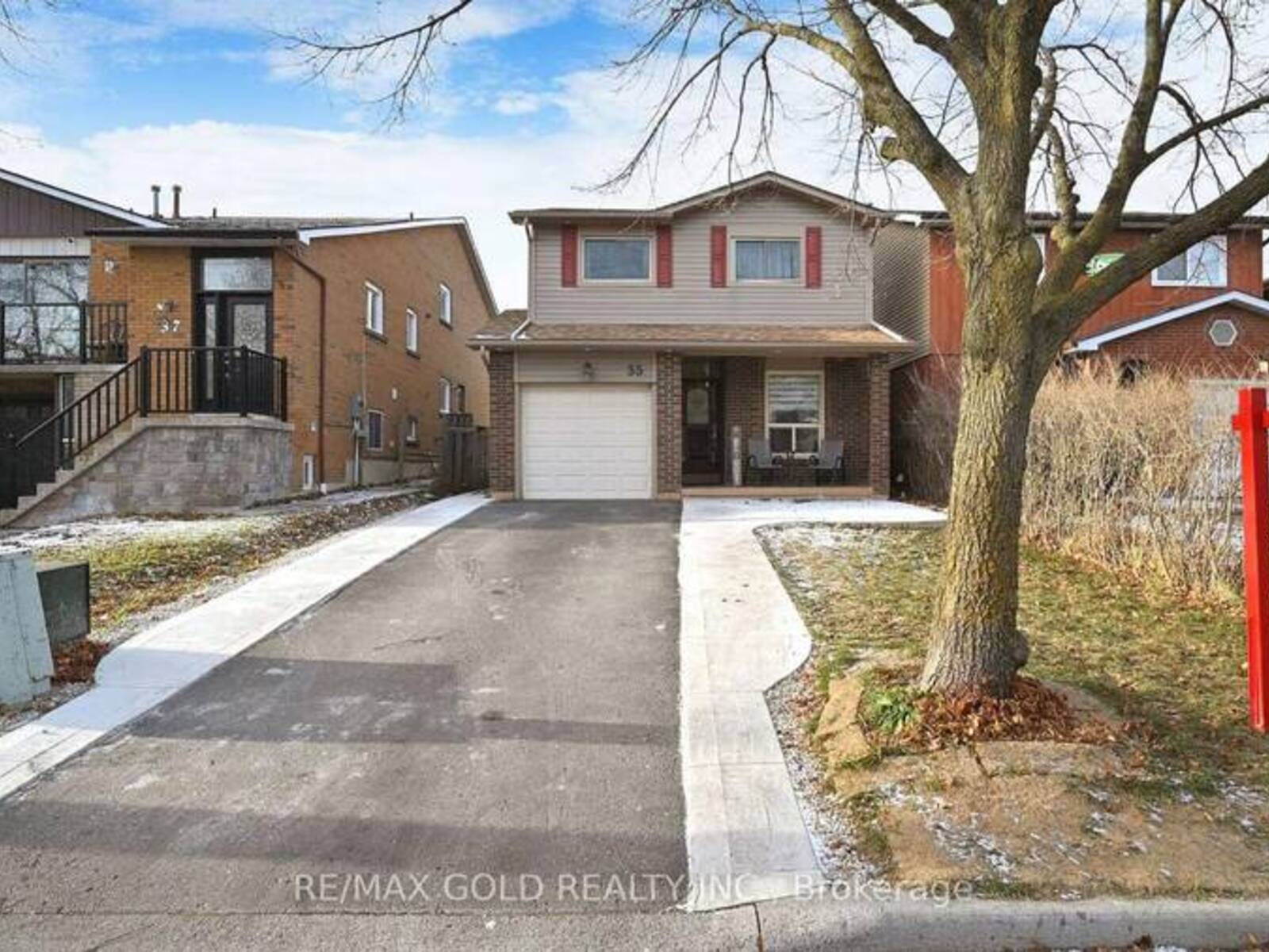 35 LADY STEWART BOULEVARD, Brampton, Ontario L6S 3Y2