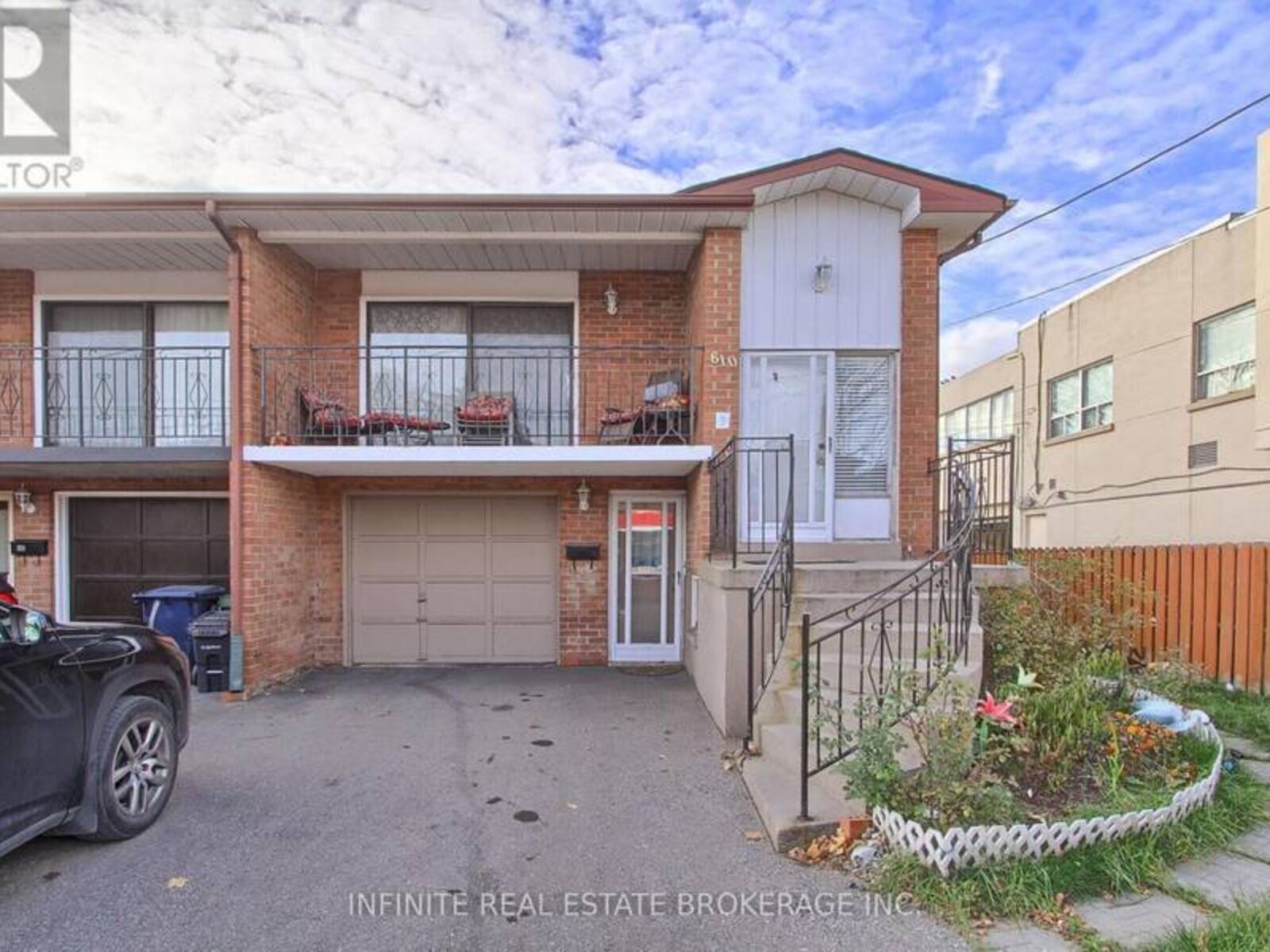 610 VAUGHAN ROAD, Toronto, Ontario M6C 2R5