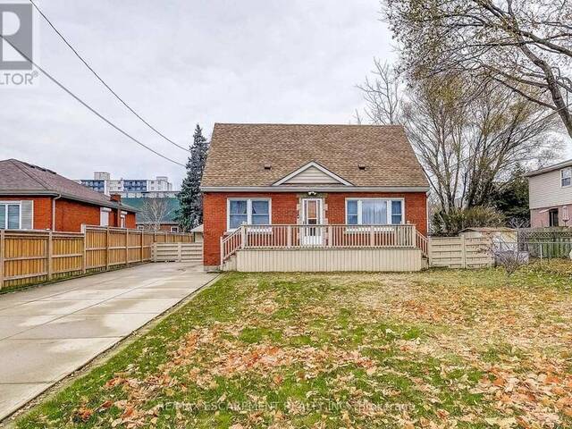 8 BROMLEY ROAD Hamilton Ontario, L9A 2C8