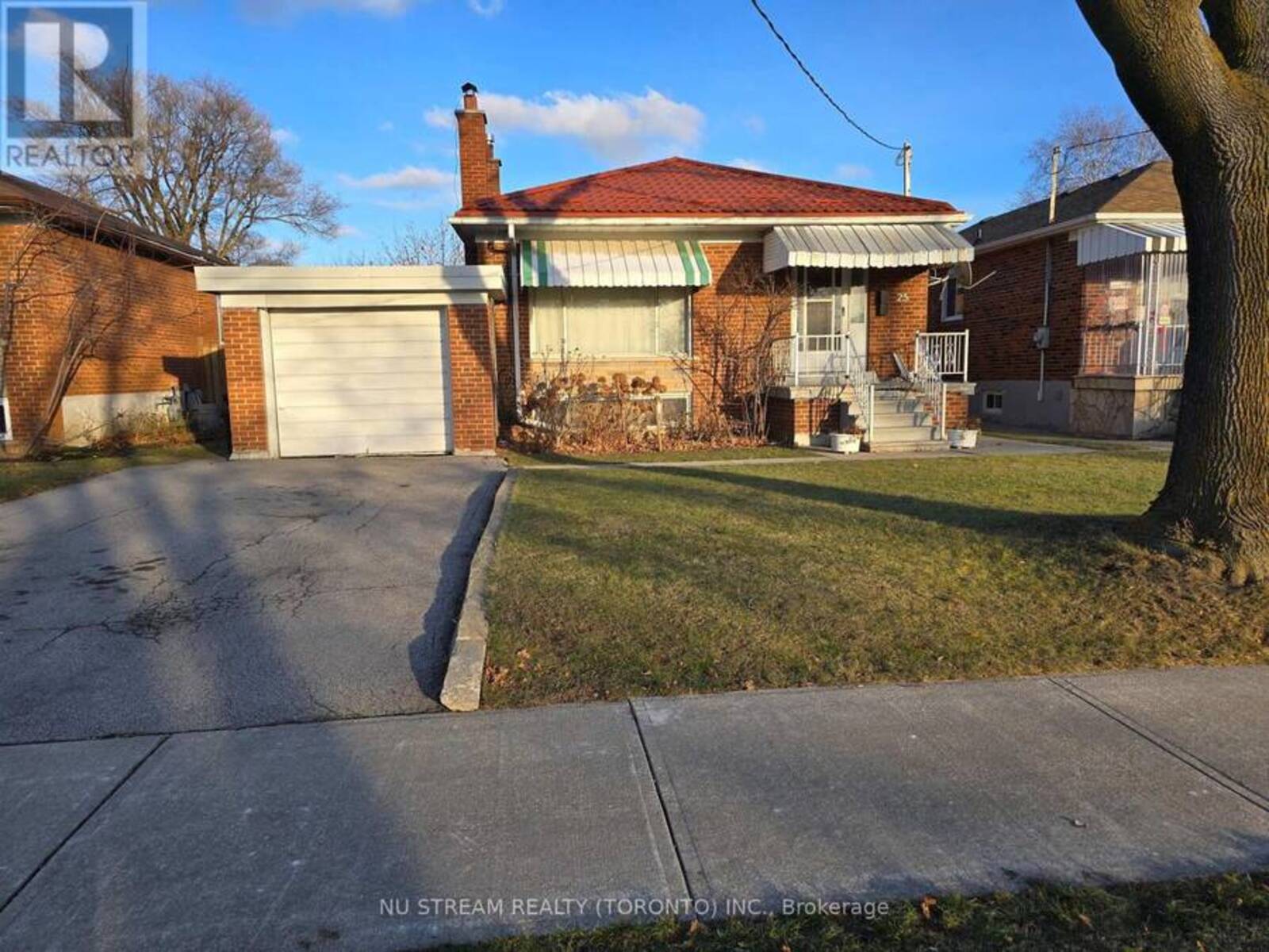 25 HEATHERGLEN ROAD W, Toronto, Ontario M9W 4P9