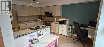 282 COACHWHIP TRAIL | Newmarket Ontario | Slide Image Six