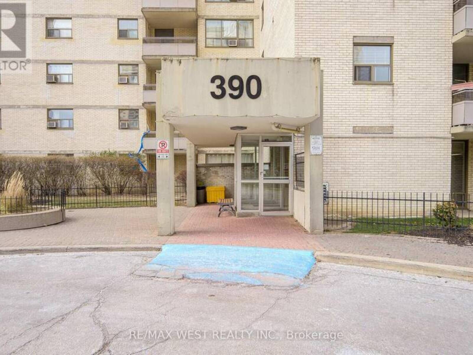 2208 - 390 DIXON ROAD, Toronto, Ontario M9R 1T4