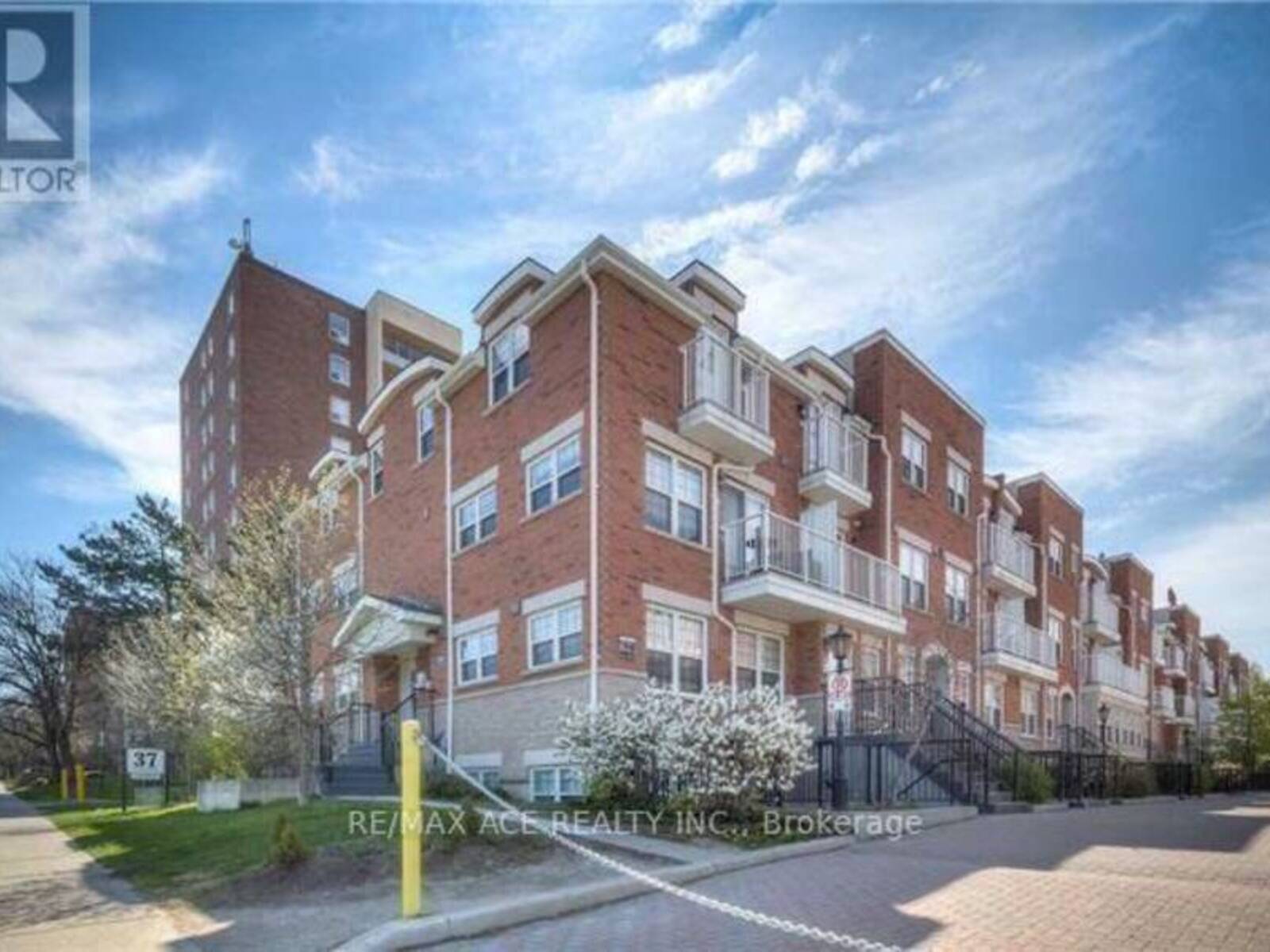 24 - 37 FOUR WINDS DRIVE, Toronto, Ontario M3J 1K7