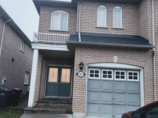 949 FLUTE WAY Mississauga Ontario, L5W 1S7