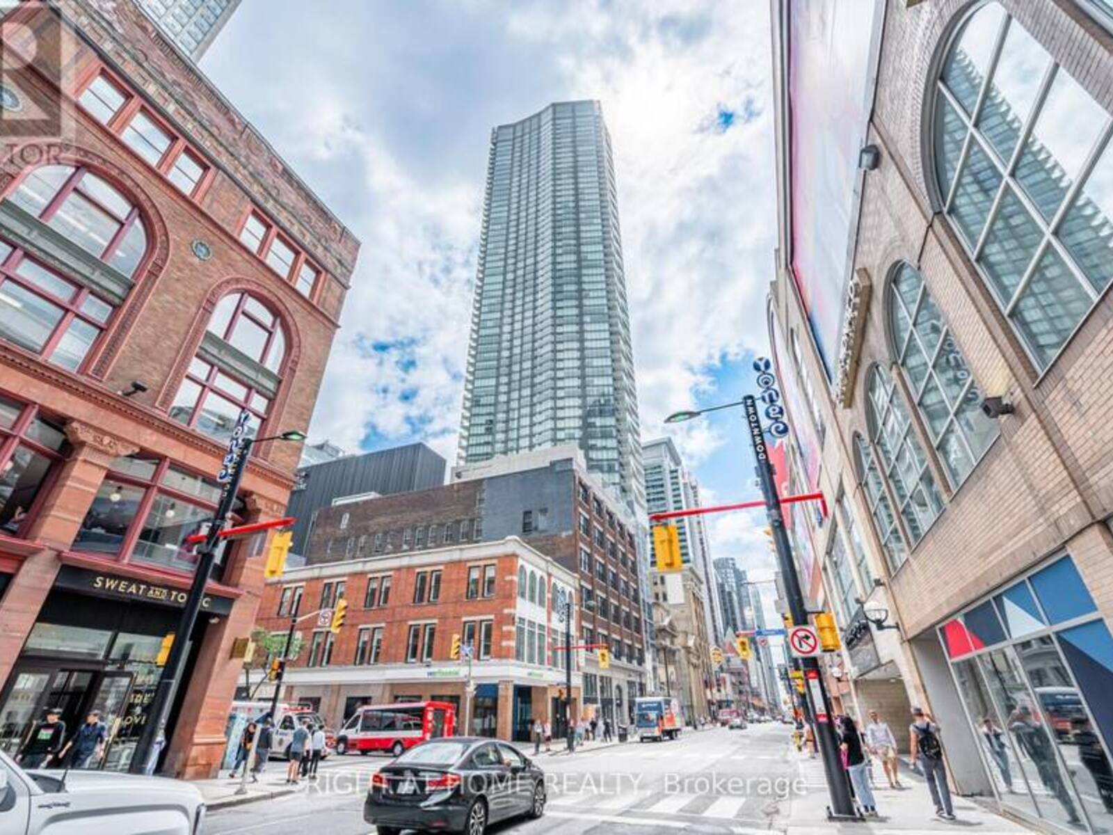 1204 - 197 YONGE STREET, Toronto, Ontario M5B 1M4