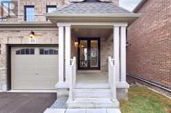 10 MEADOW VISTA CRESCENT | East Gwillimbury Ontario | Slide Image Two