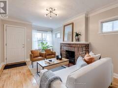 4 DUNKIRK ROAD Toronto Ontario, M4C 2L9