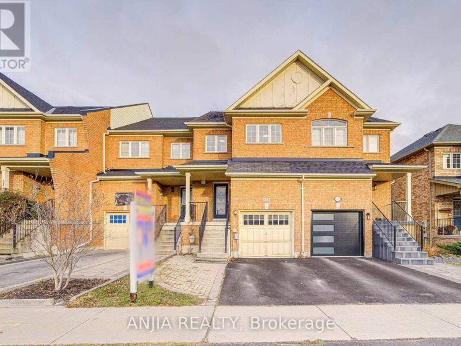 55 HERITAGE HOLLOW ESTA STREET, Richmond Hill, Ontario L4S 2X3