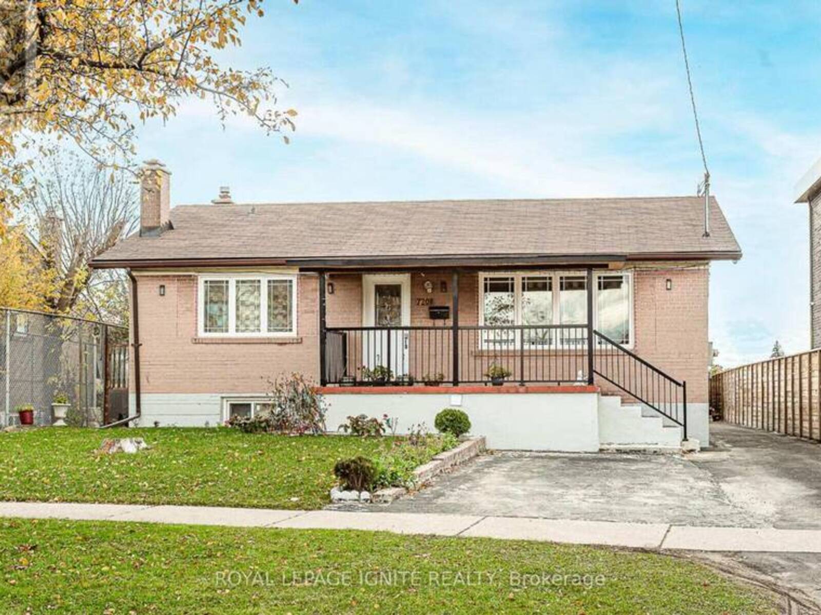 7208 HERMITAGE ROAD, Mississauga, Ontario L4T 2S4