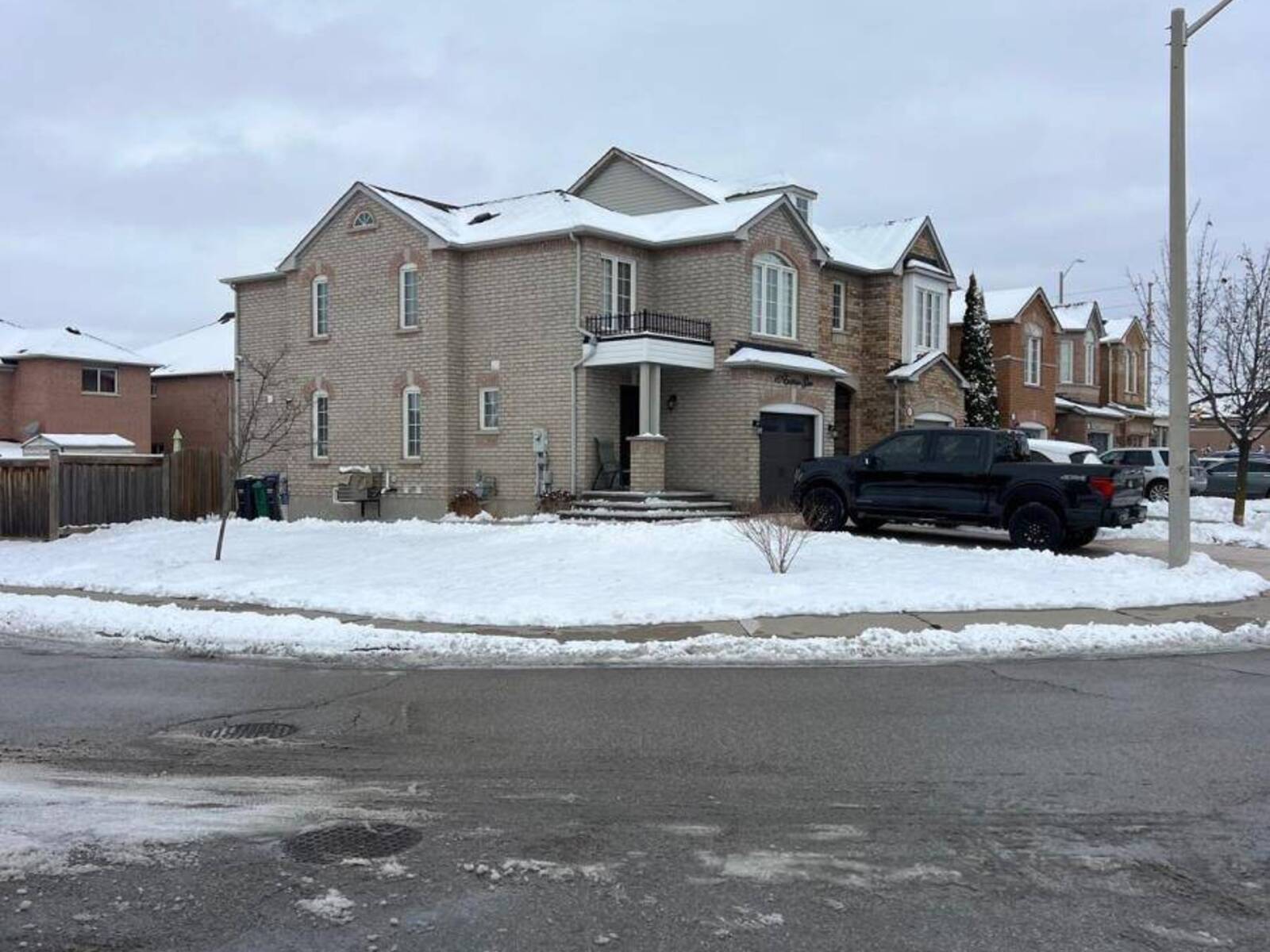 10 EASTVIEW GATE, Brampton, Ontario L6P 1M6