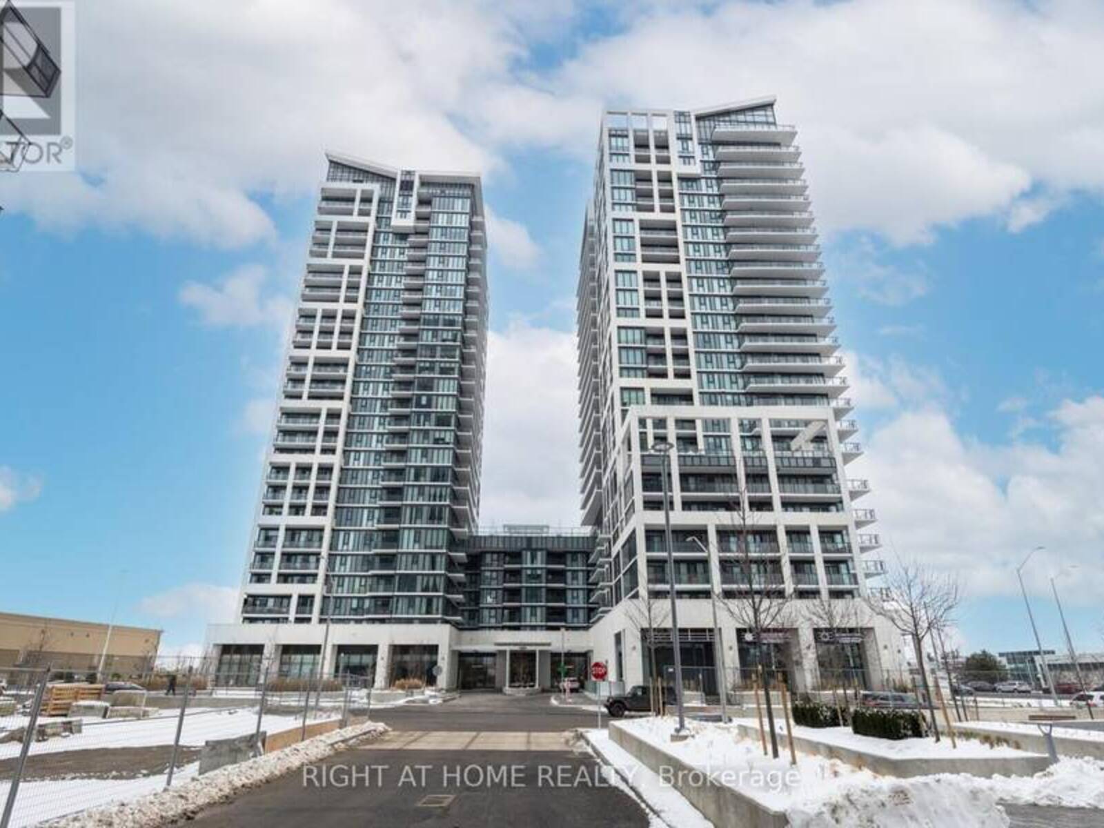 1025 - 9000 JANE STREET, Vaughan, Ontario L4K 0M6