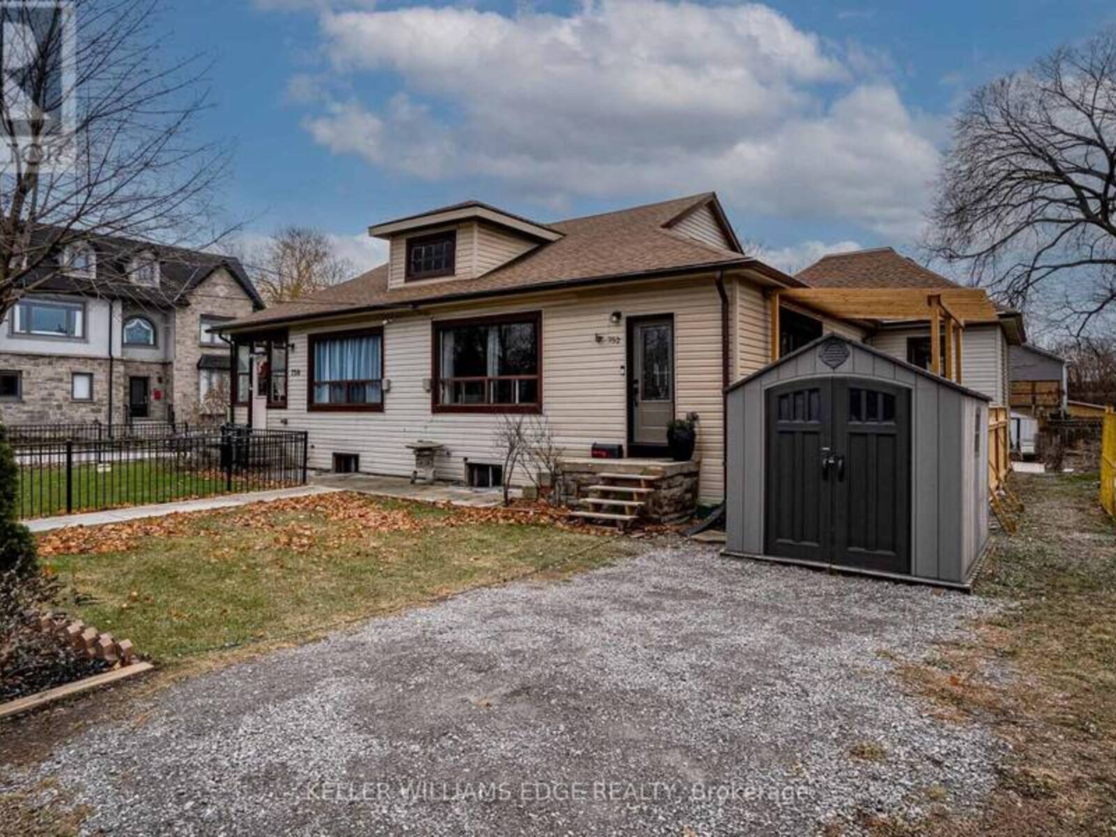 752 BEACH BOULEVARD, Hamilton, Ontario L8H 6Y9