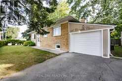 127 CASCADE CIRCLE | Richmond Hill Ontario | Slide Image Two