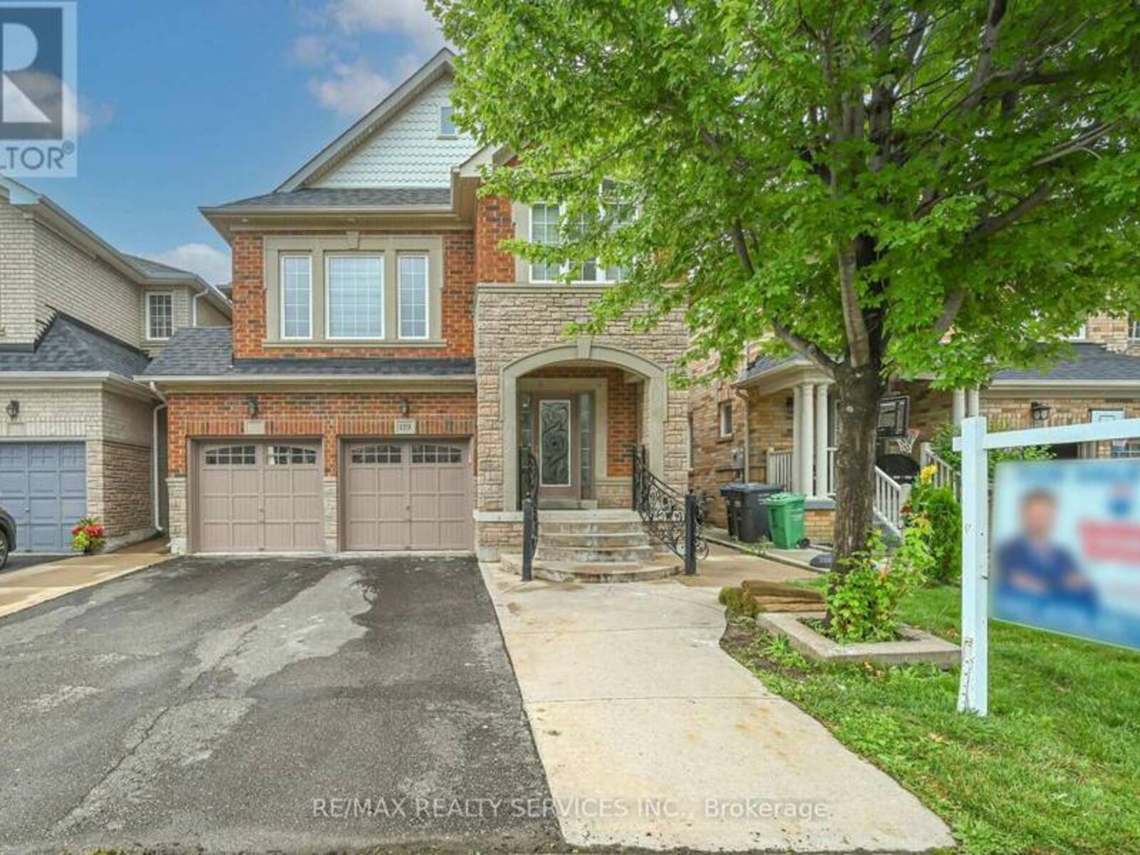 119 CROWN VICTORIA DRIVE, Brampton, Ontario L7A 3X9