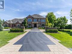 12 SANDY RIDGE COURT Whitchurch-Stouffville Ontario, L4A 2L4