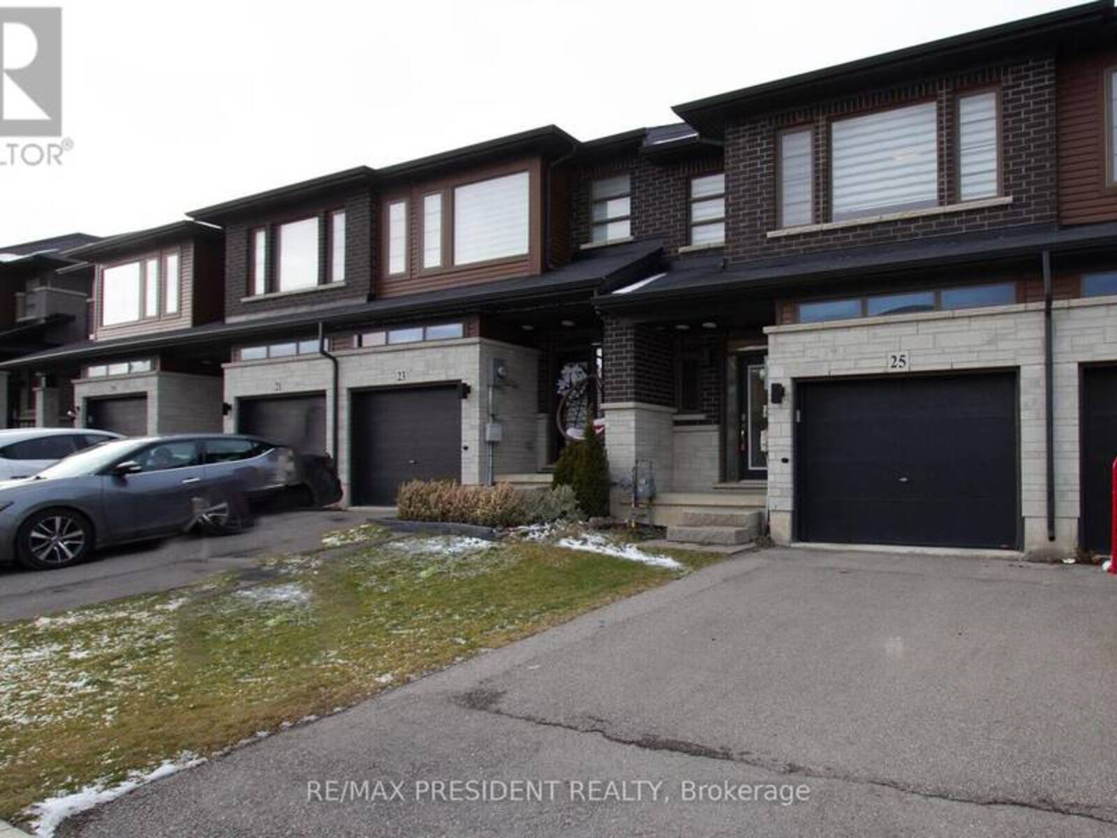 25 GREENWICH AVENUE, Hamilton, Ontario L8J 0L5