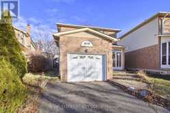 4 KILKENNY PLACE N | Richmond Hill Ontario | Slide Image Three