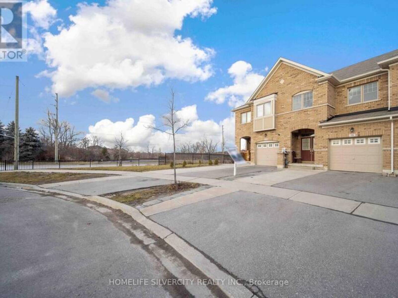 98 DAVENFIELD CIRCLE, Brampton, Ontario L6P 4M1