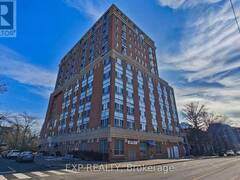 PH06 - 15 MAPLEWOOD AVENUE N Toronto Ontario, M6C 4B4