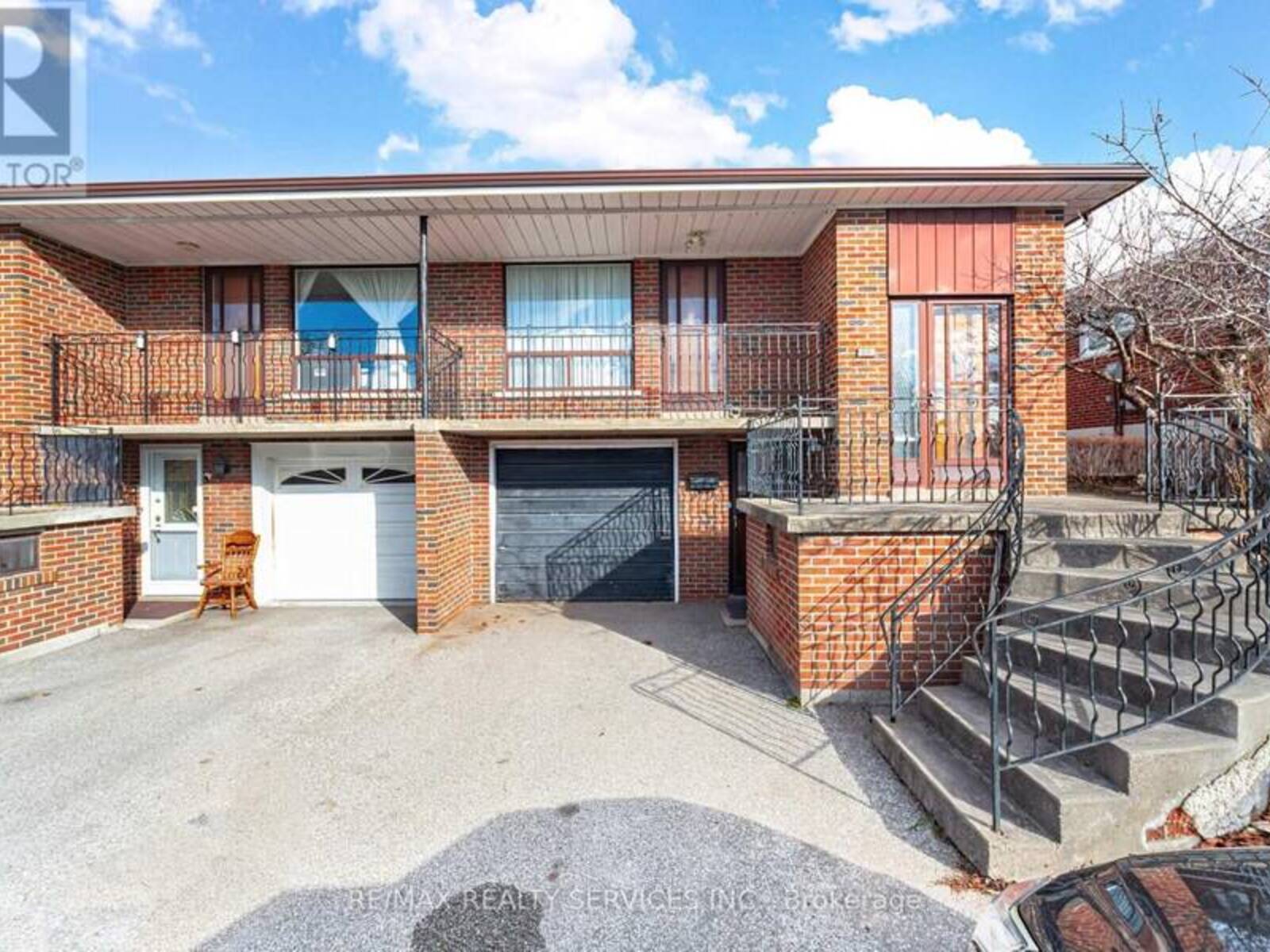 252 GRANDRAVINE DRIVE, Toronto, Ontario M3N 1J3