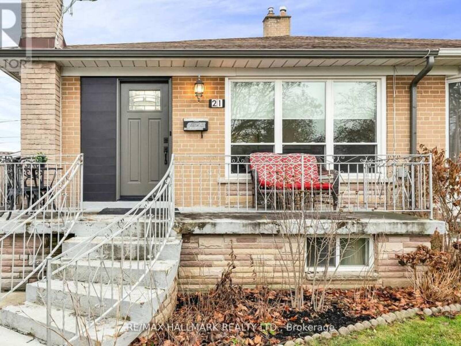 21 FARLEY CRESCENT, Toronto, Ontario M9R 2A5