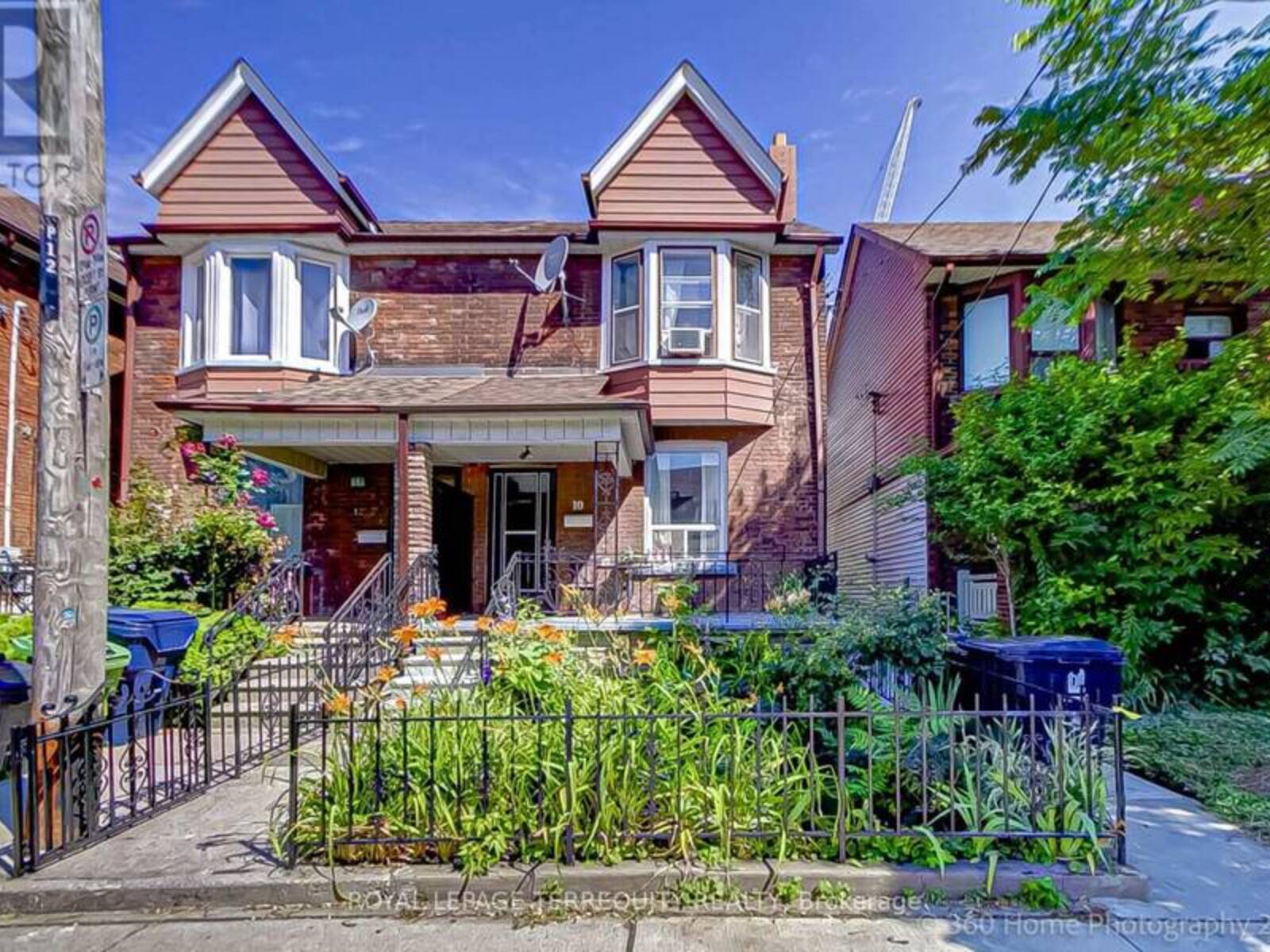 10 BURNFIELD AVENUE, Toronto, Ontario M6G 1Y5