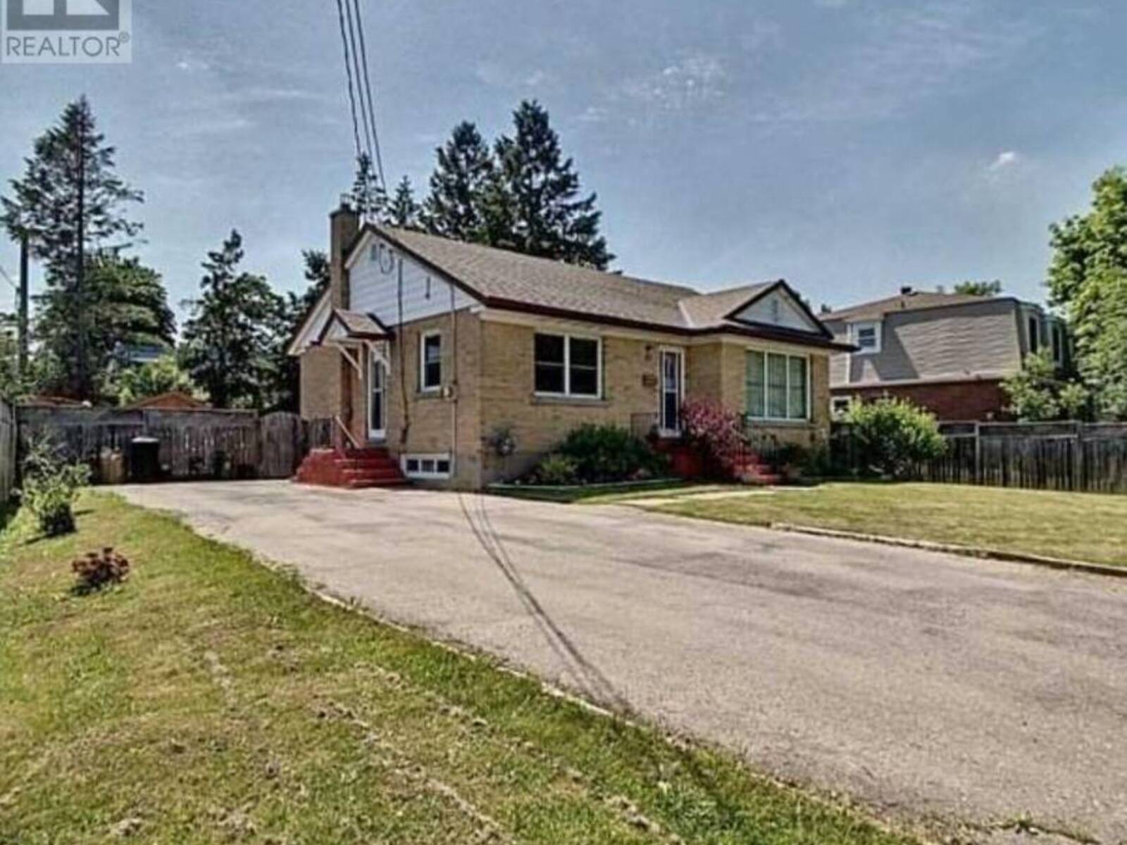 25 AMOS AVENUE, Waterloo, Ontario N2L 2W6