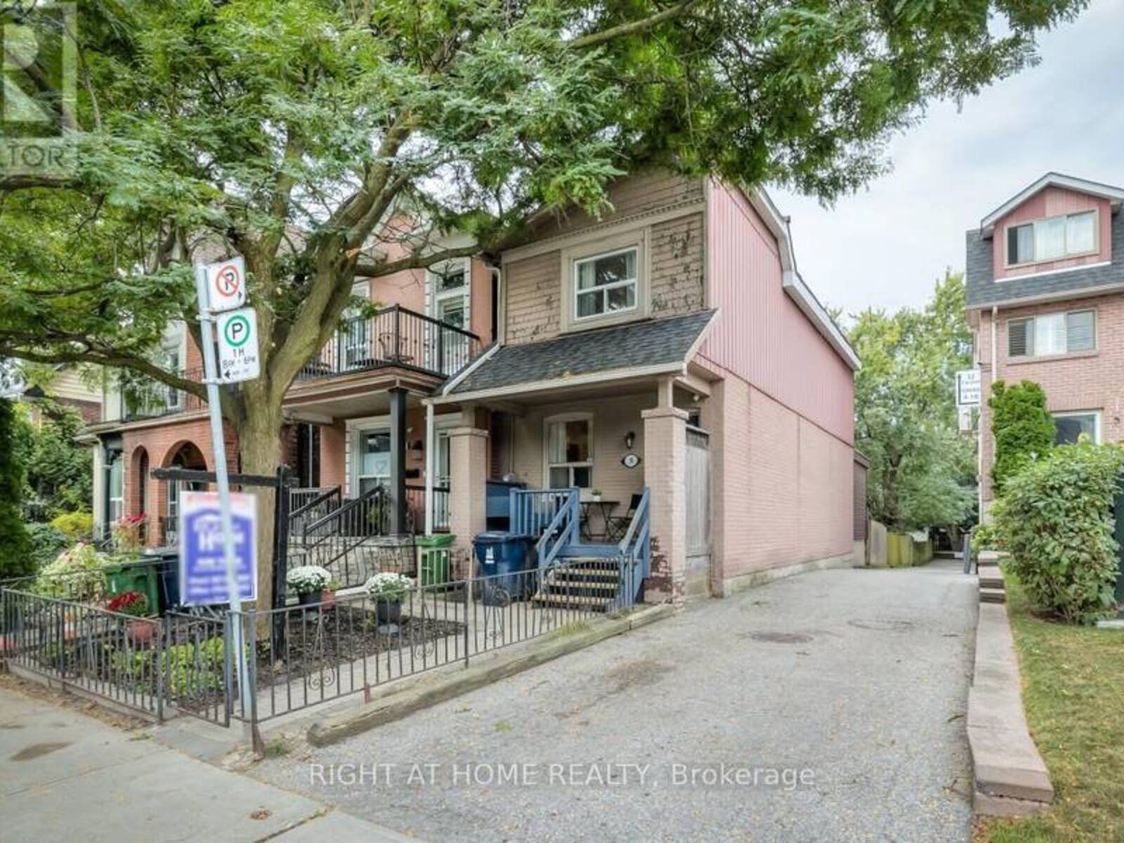 30 CURZON STREET, Toronto, Ontario M4M 3B4